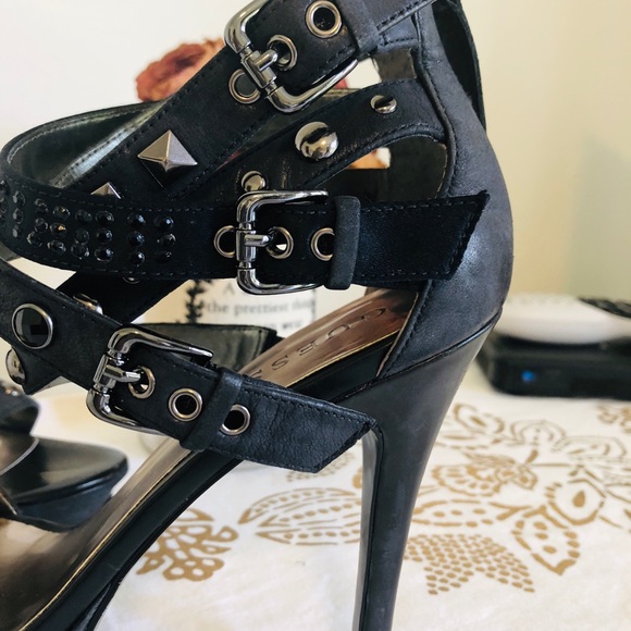 VINTAGE GUESS Studded Heels - Picture 2 of 7